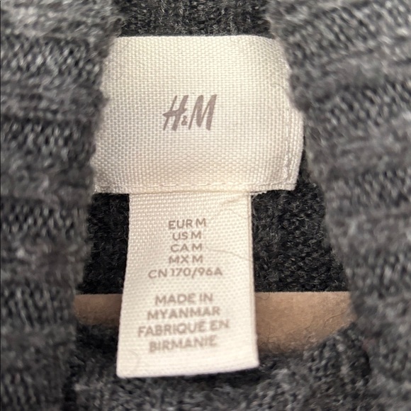 H&M Gray & Cream Striped oversized side slit Turtleneck Tunic Sweater M - Picture 4 of 8